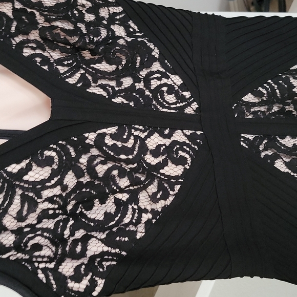 Tadashi Shoji Black Ivory/Tan Lace V-neck Sleeveless Night Out Dress - Picture 5 of 5